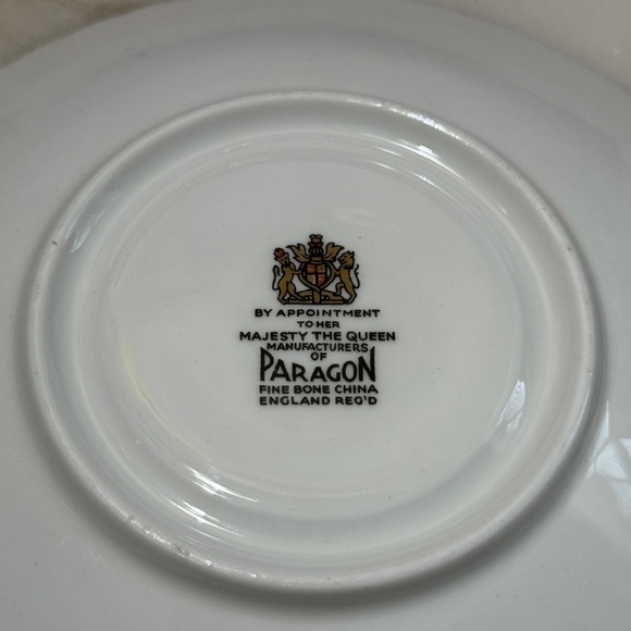 Vintage By Appointment to Her Majesty the Queen by Paragon Saucer - Picture 2 of 3